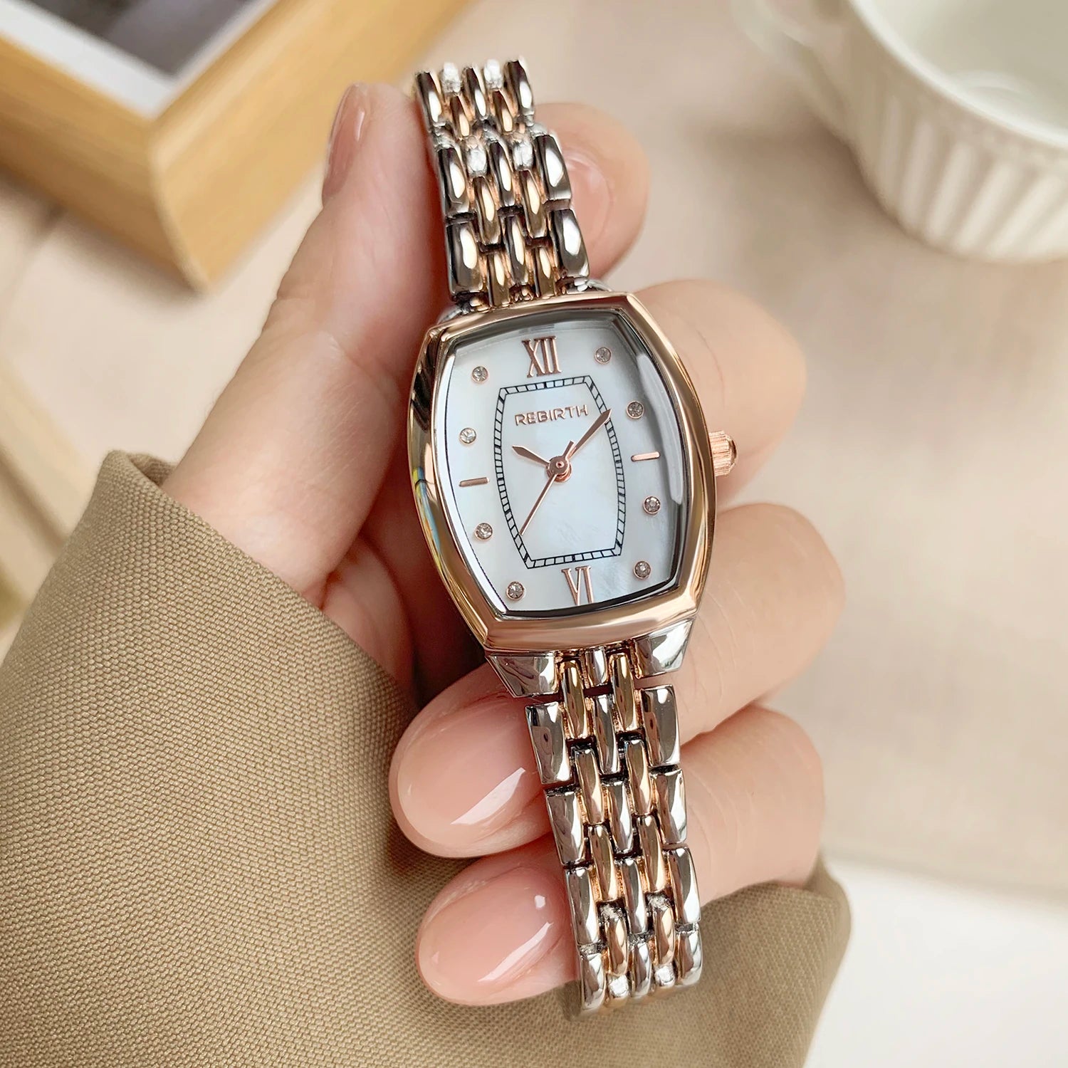 Elegant and Versatile Stainless Steel Strap Business Simple Barrel-Shaped Quartz Watch as a Gift