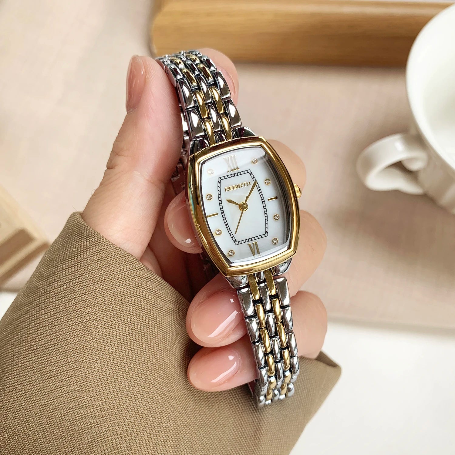 Elegant and Versatile Stainless Steel Strap Business Simple Barrel-Shaped Quartz Watch as a Gift